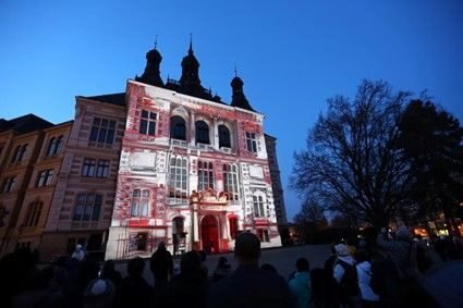 Catedral iluminada em noite clara 3 pilsen espaÇos pÚblicos credits visitczechia