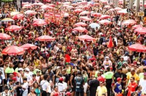 durante o período de folia o país recebeu 300 mil visitantes estrangeiros credits fernando maia riotur