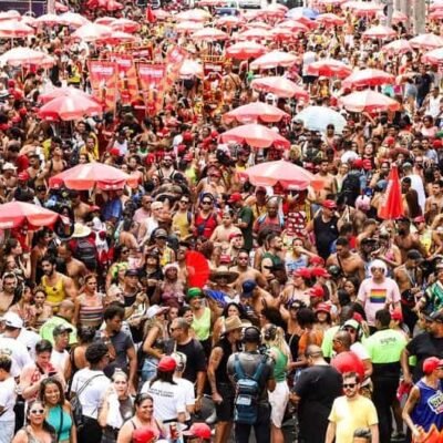 durante o período de folia o país recebeu 300 mil visitantes estrangeiros credits fernando maia riotur