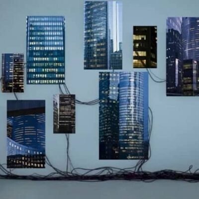 Títulos de edifícios iluminados na cidade à noite inÉdita de jÚlio bittencourt credits júlio bittencourt