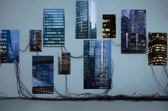 Títulos de edifícios iluminados na cidade à noite inÉdita de jÚlio bittencourt credits júlio bittencourt